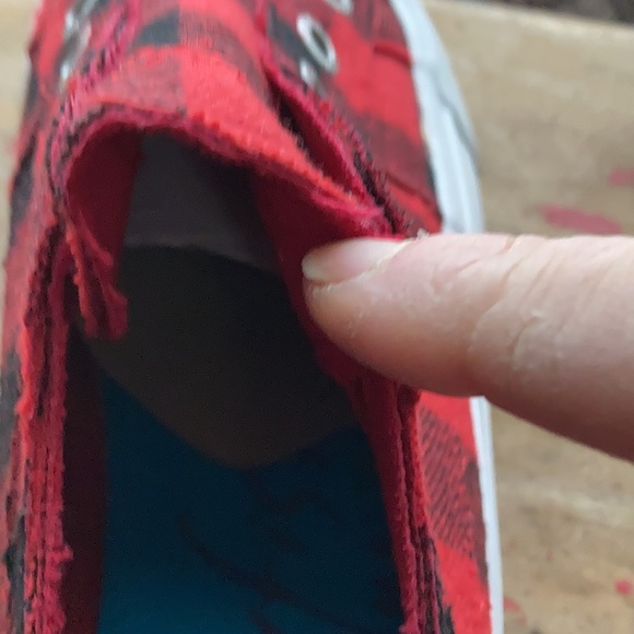 Women’s size 8.5 Blowfish Malibu sneakers . Never worn! Red Buffalo check design - Picture 9 of 9